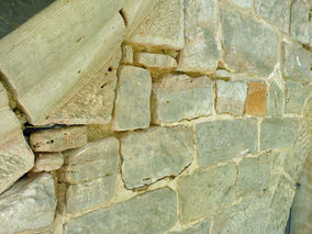 Fugenerneuerung an der Weingartenkapelle (© Karl-Franz Thiede)